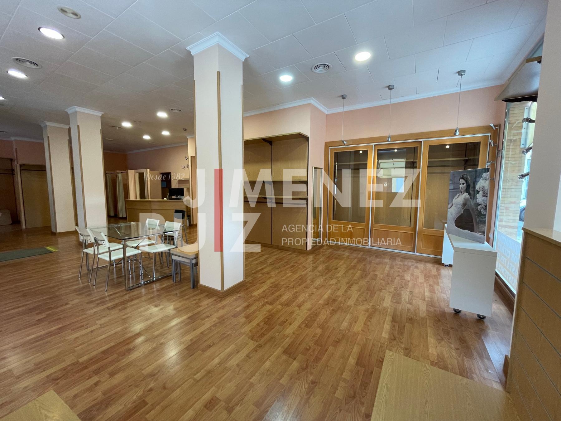 For rent of commercial in El Puerto de Santa María