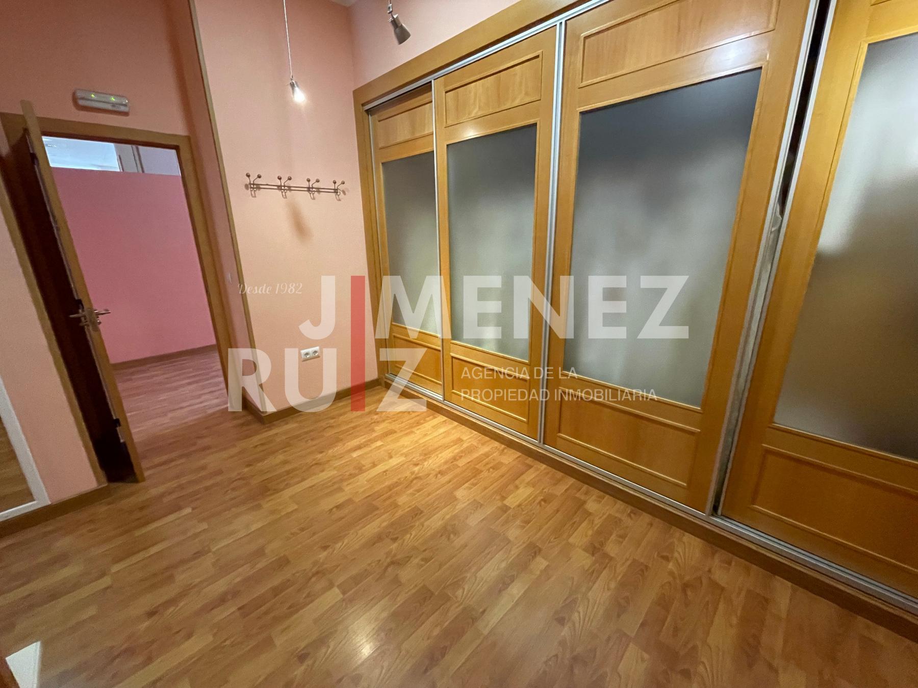 For rent of commercial in El Puerto de Santa María