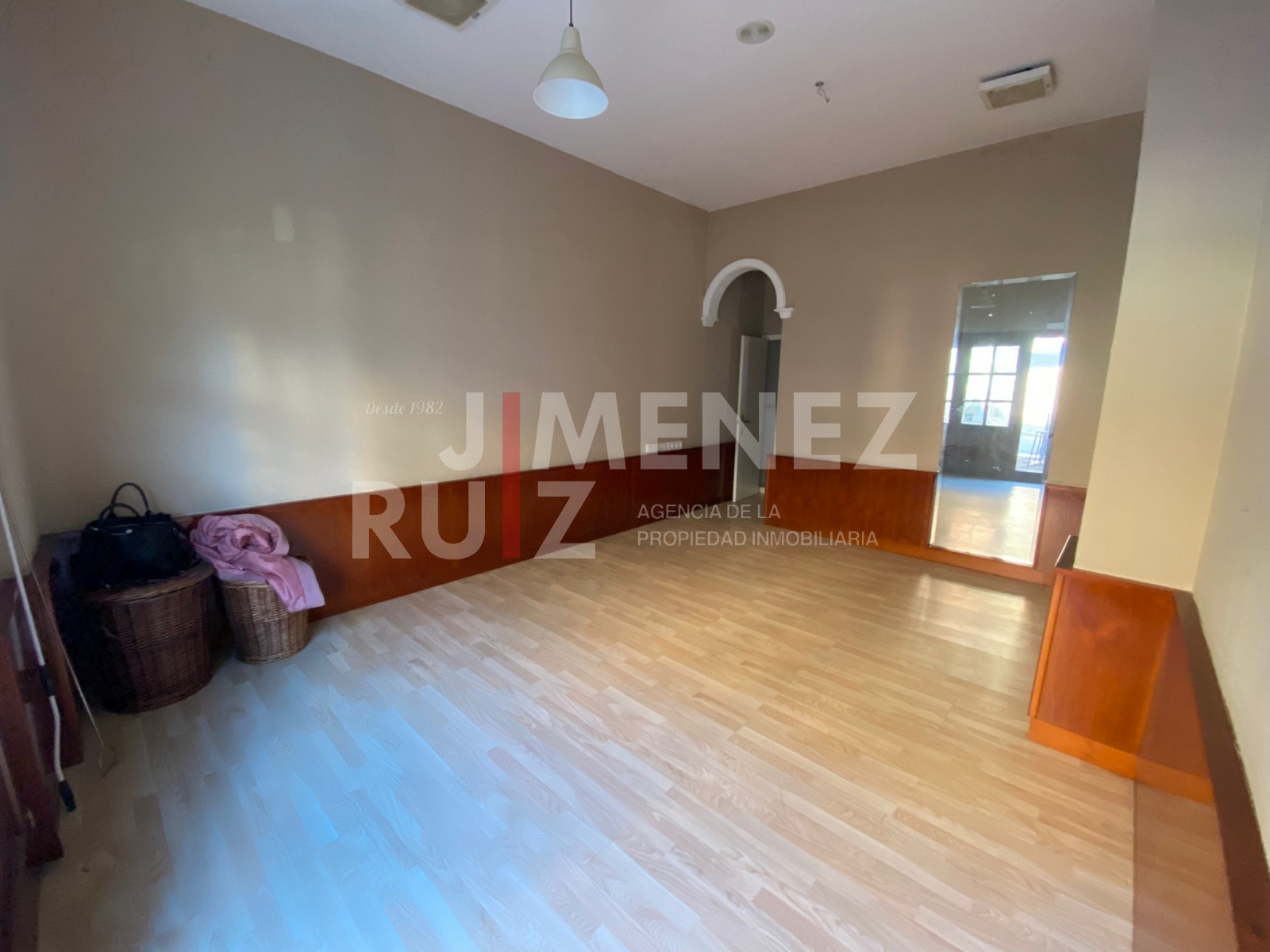For rent of commercial in El Puerto de Santa María