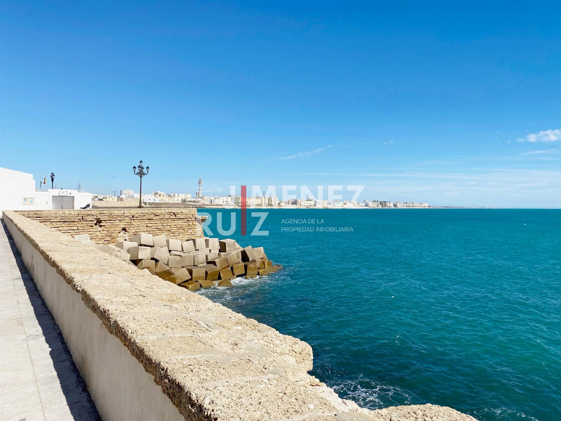 For sale of flat in Cádiz