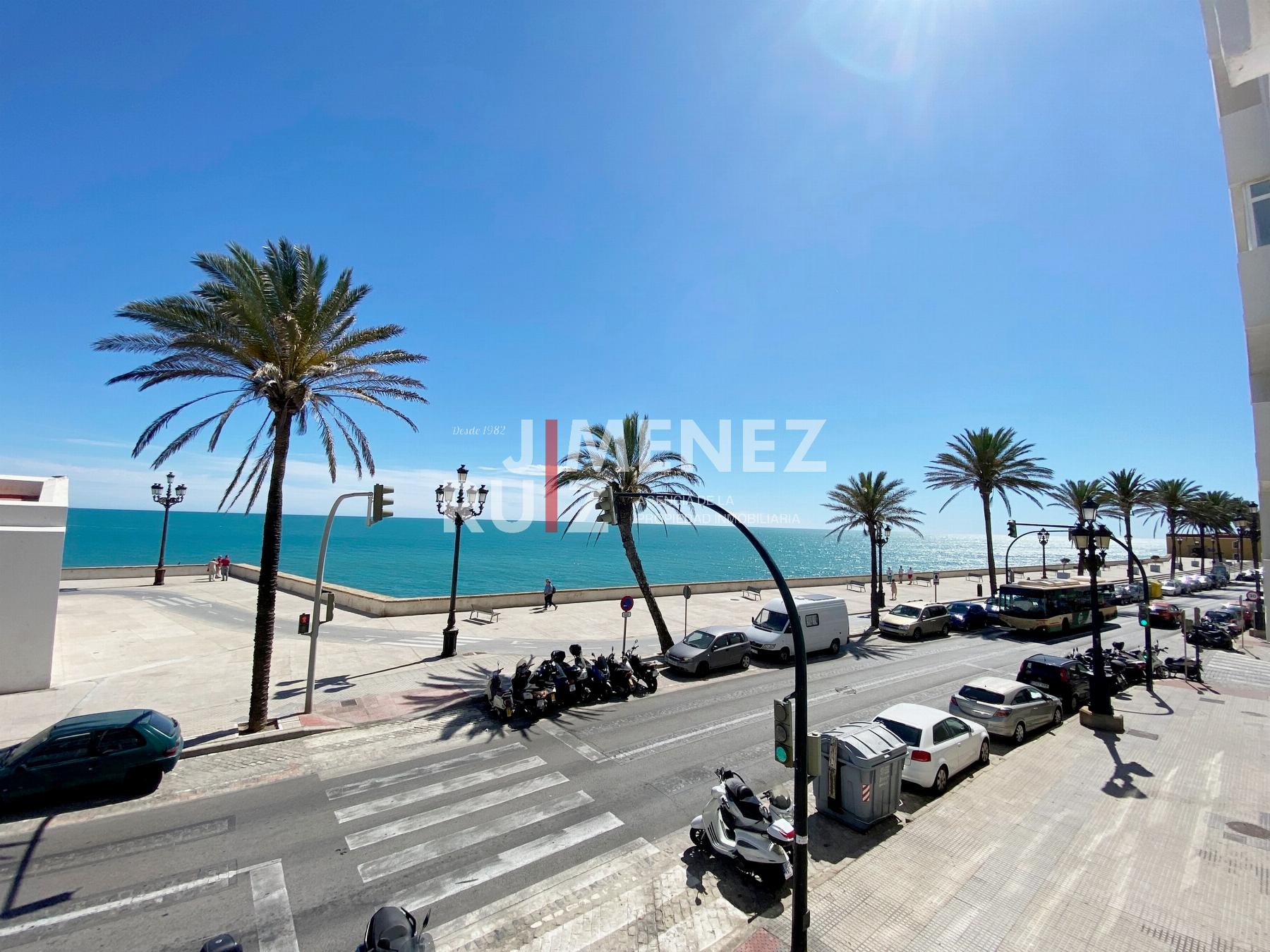 For sale of flat in Cádiz