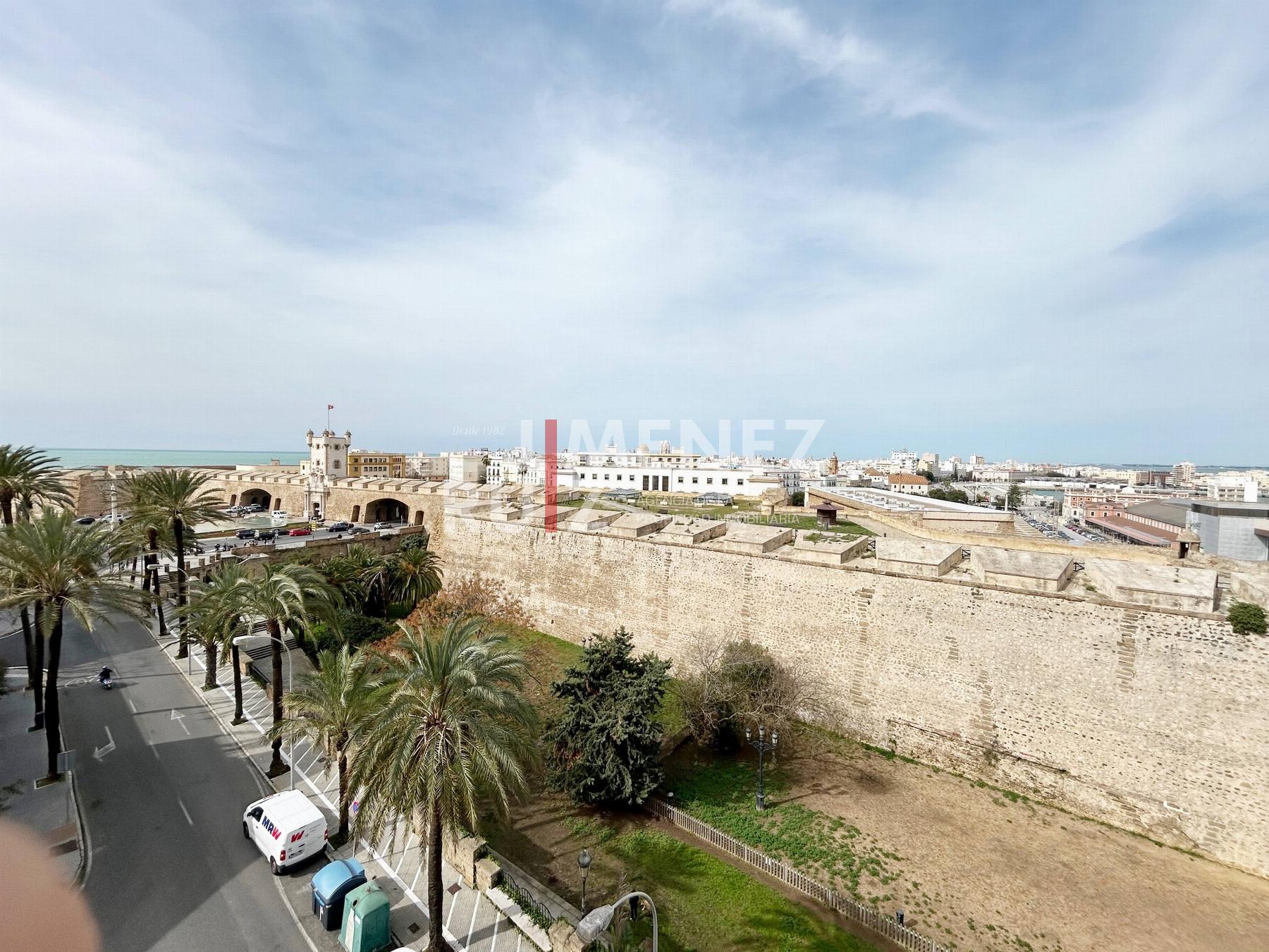 For sale of flat in Cádiz