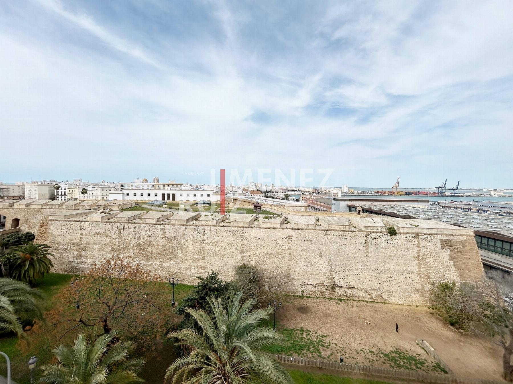 For sale of flat in Cádiz
