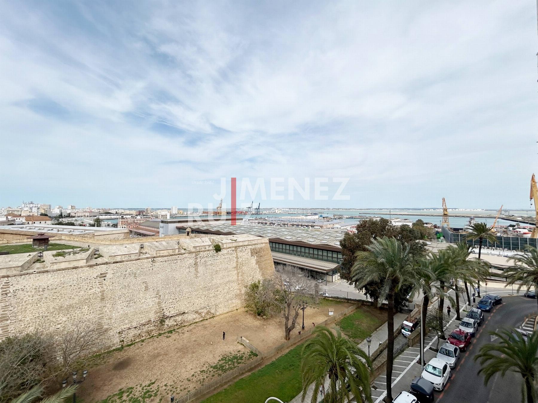 For sale of flat in Cádiz