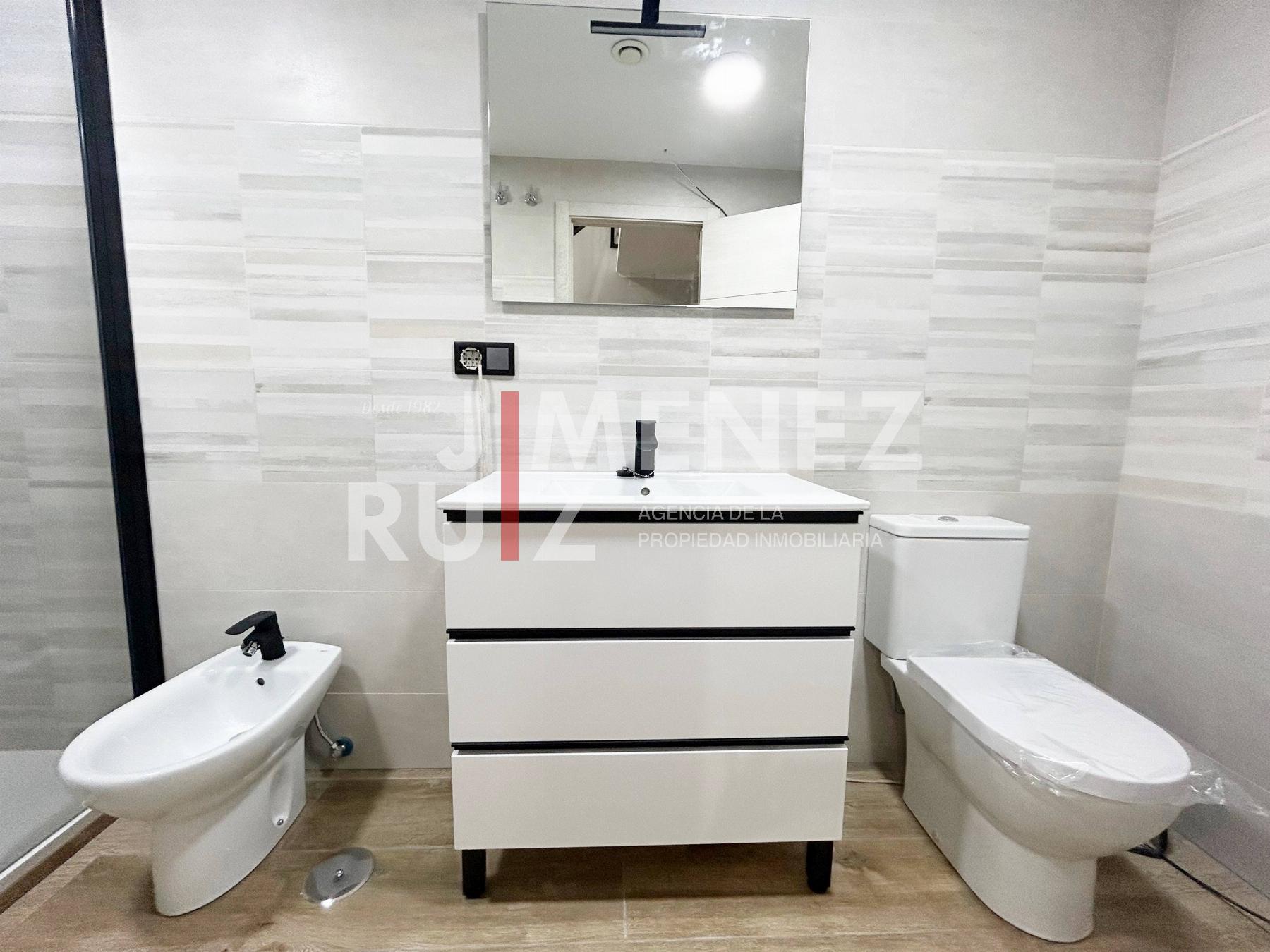 For sale of duplex in Cádiz