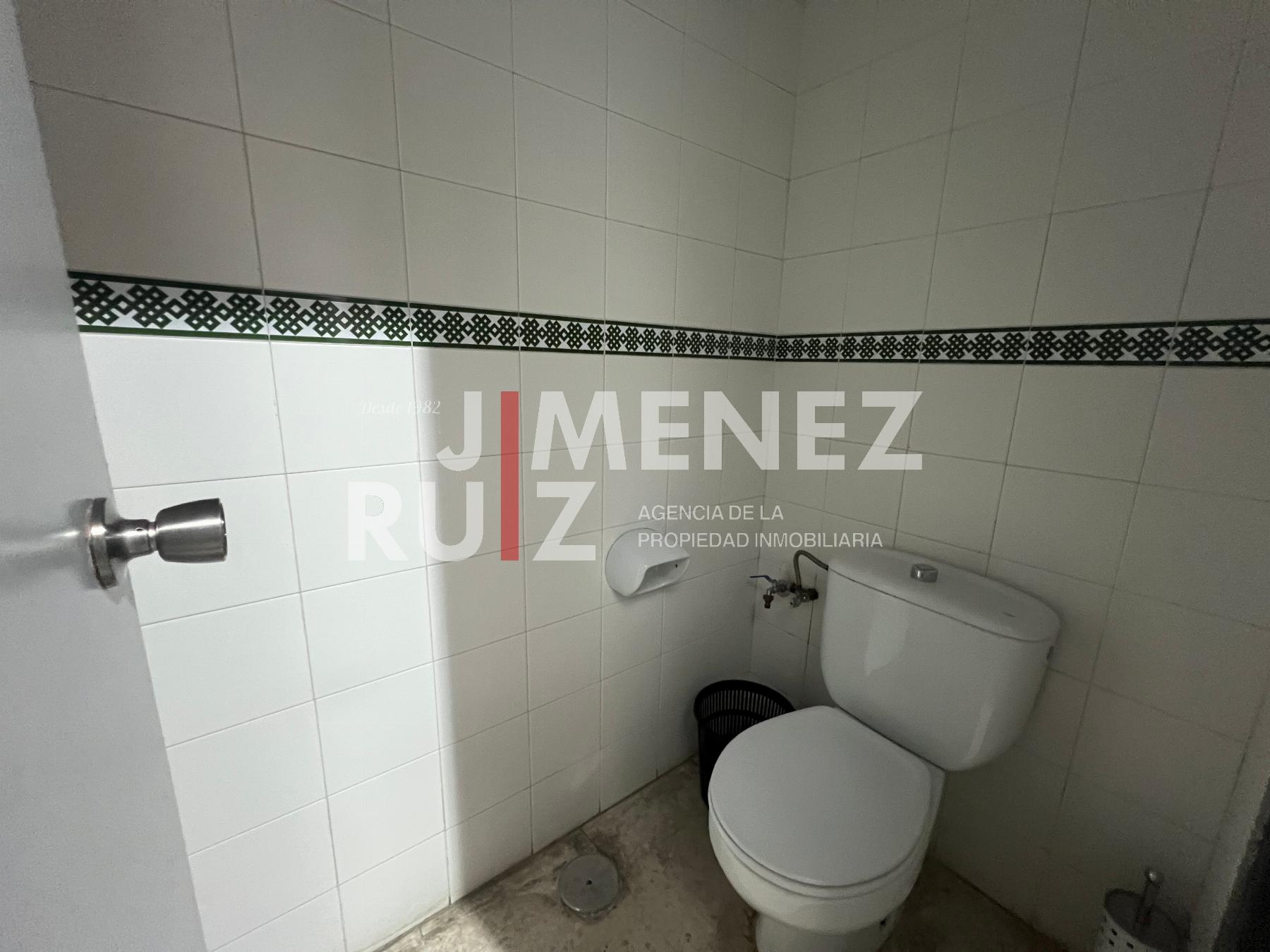 For sale of commercial in El Puerto de Santa María