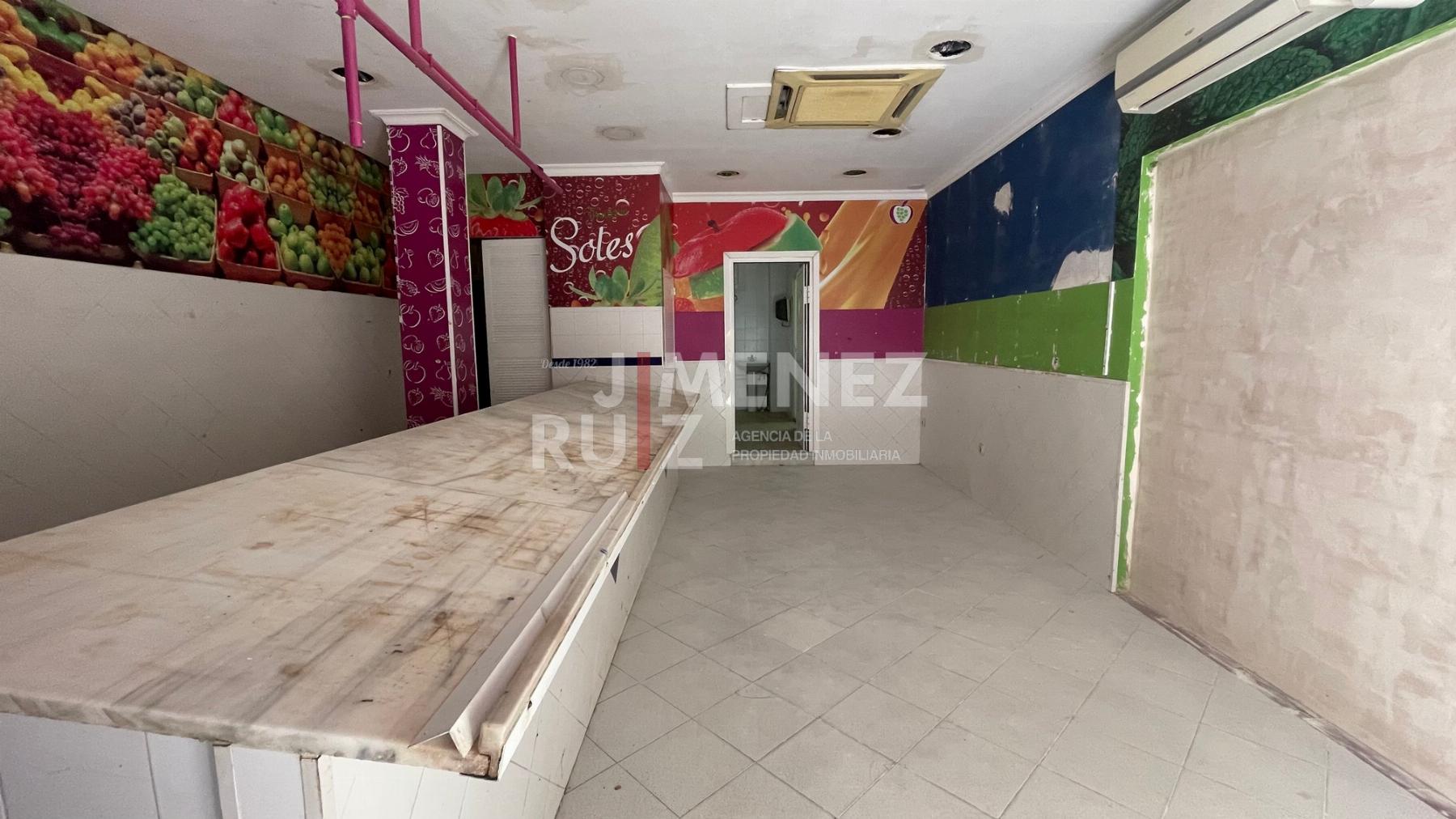For rent of commercial in El Puerto de Santa María