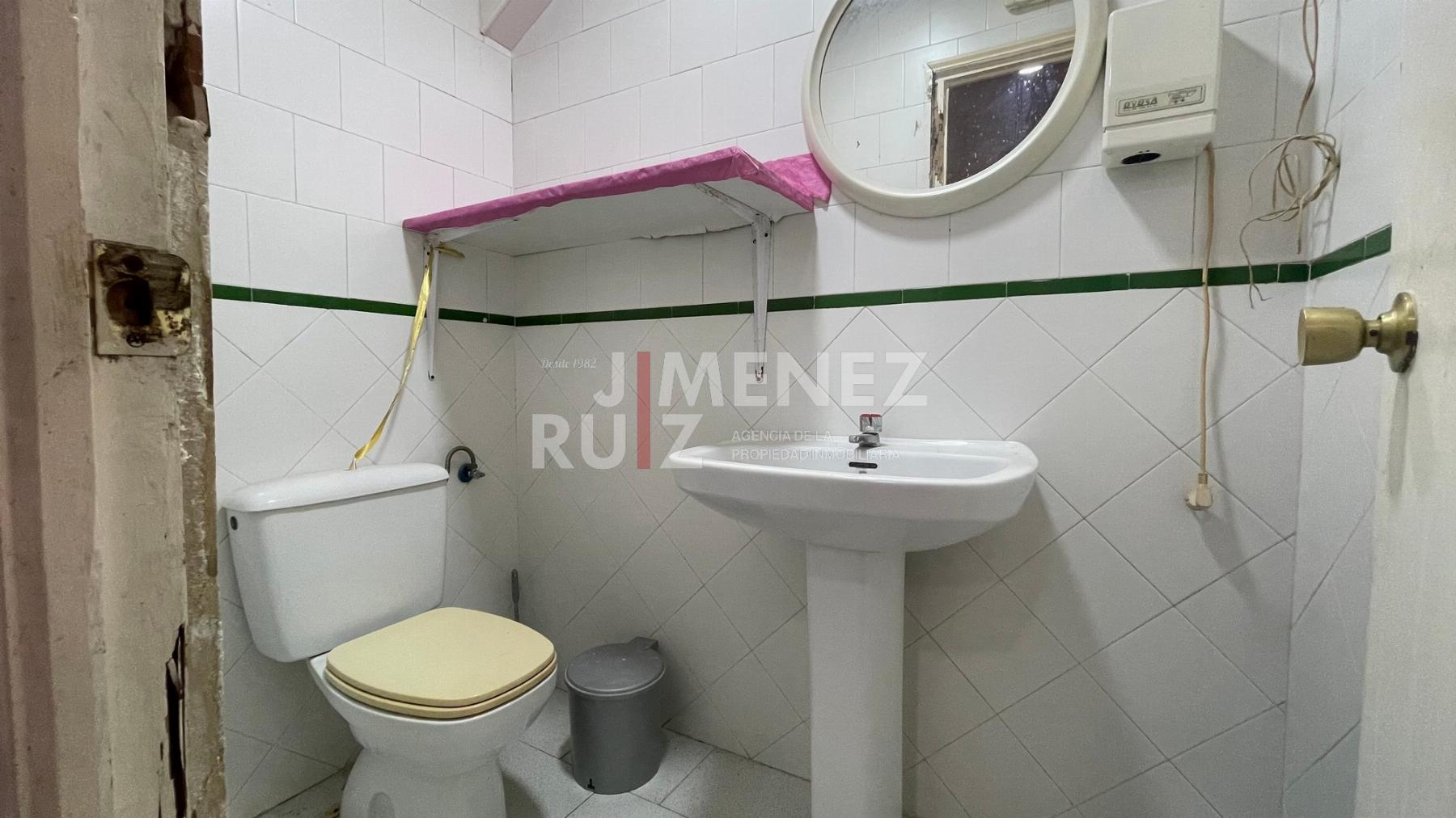 For rent of commercial in El Puerto de Santa María