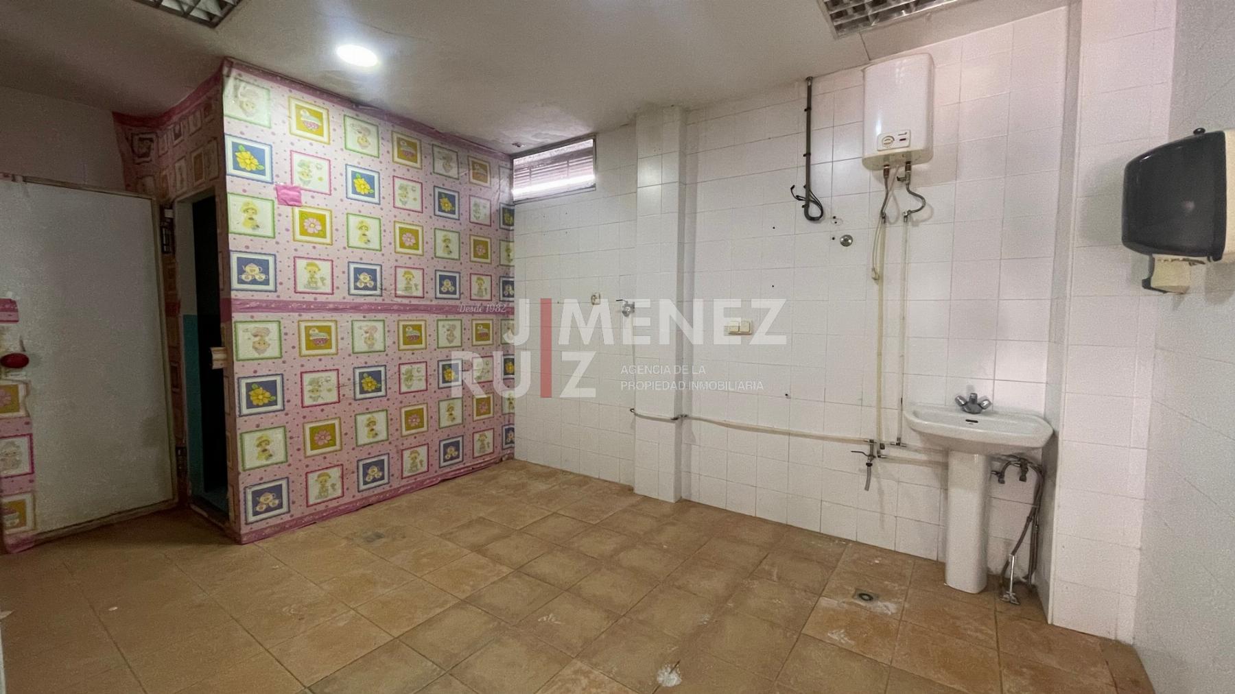 For rent of commercial in El Puerto de Santa María