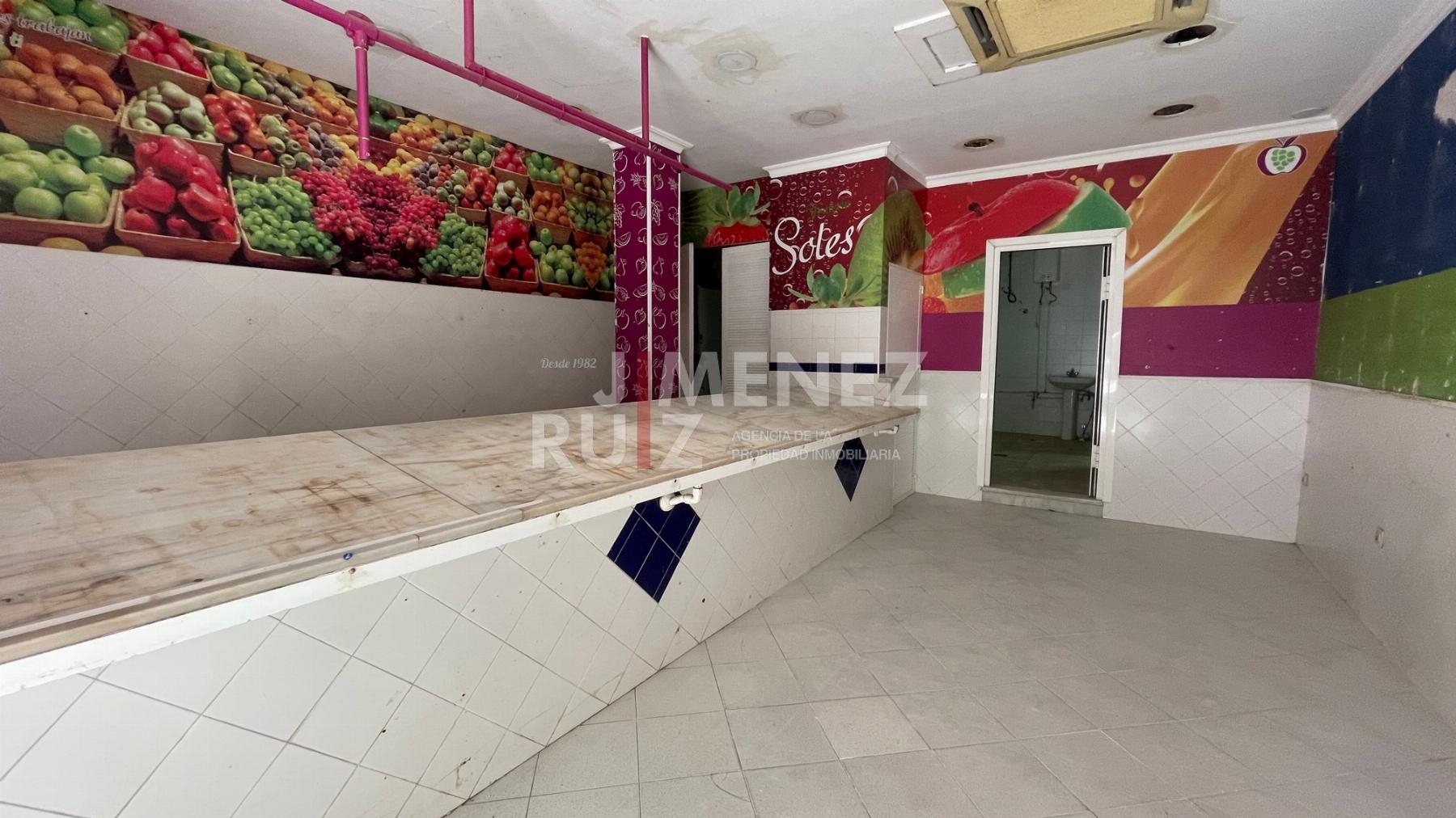 For rent of commercial in El Puerto de Santa María