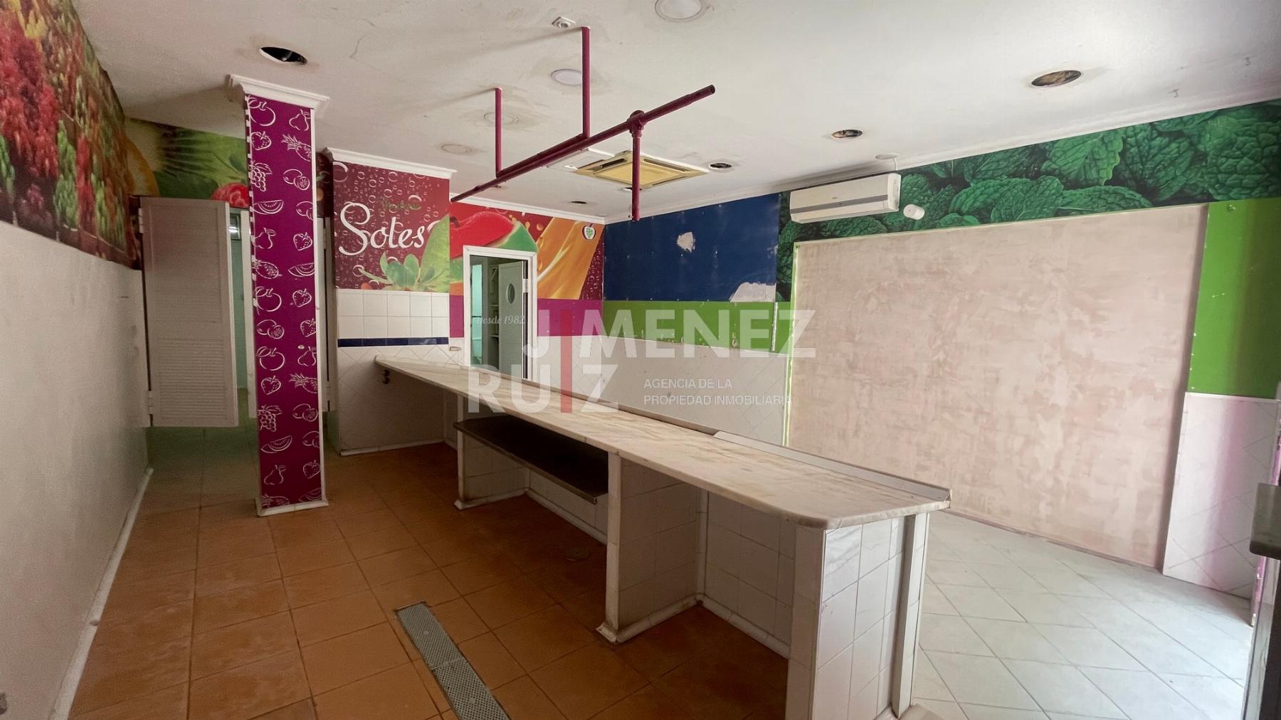 For rent of commercial in El Puerto de Santa María