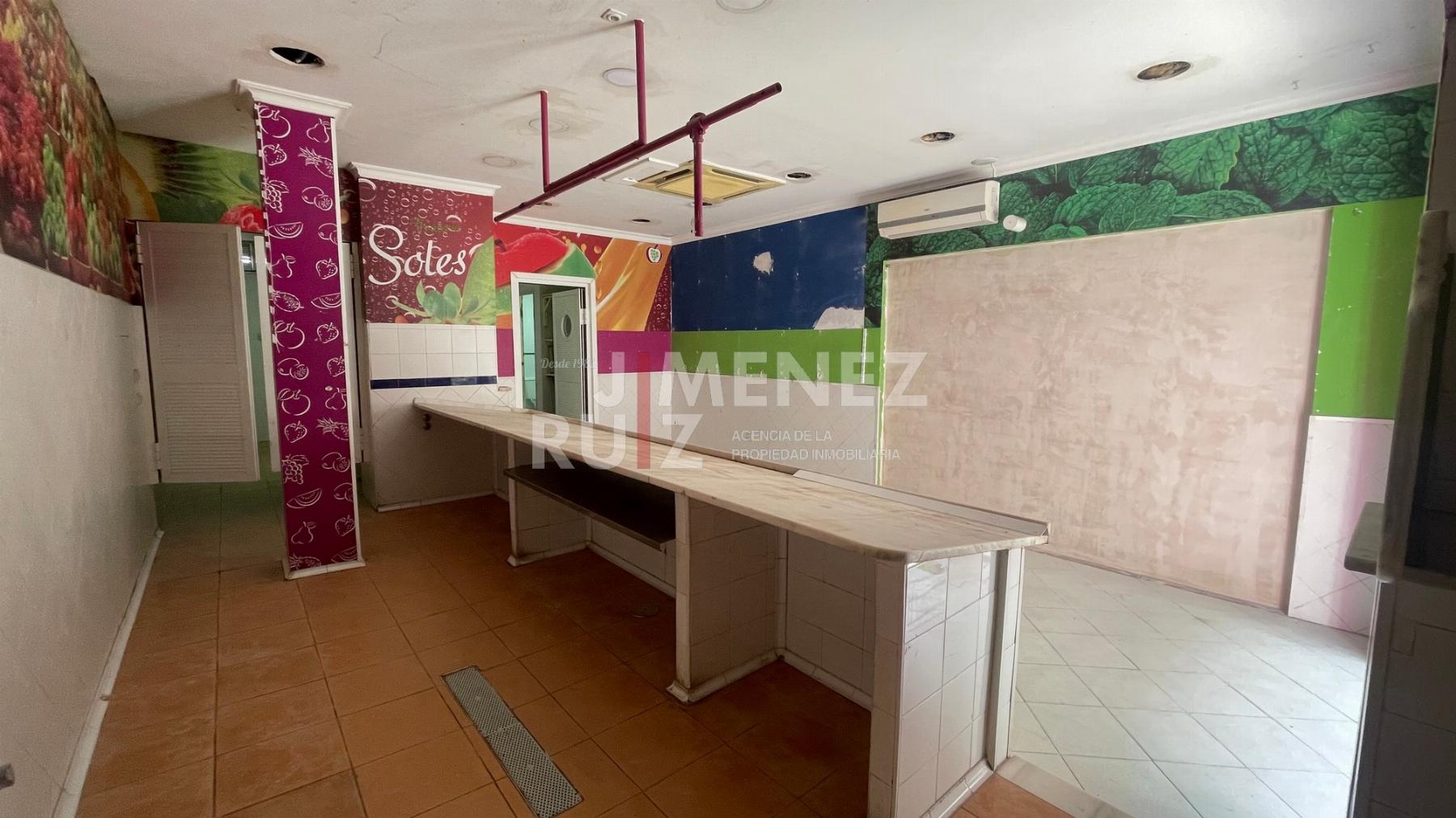 For rent of commercial in El Puerto de Santa María