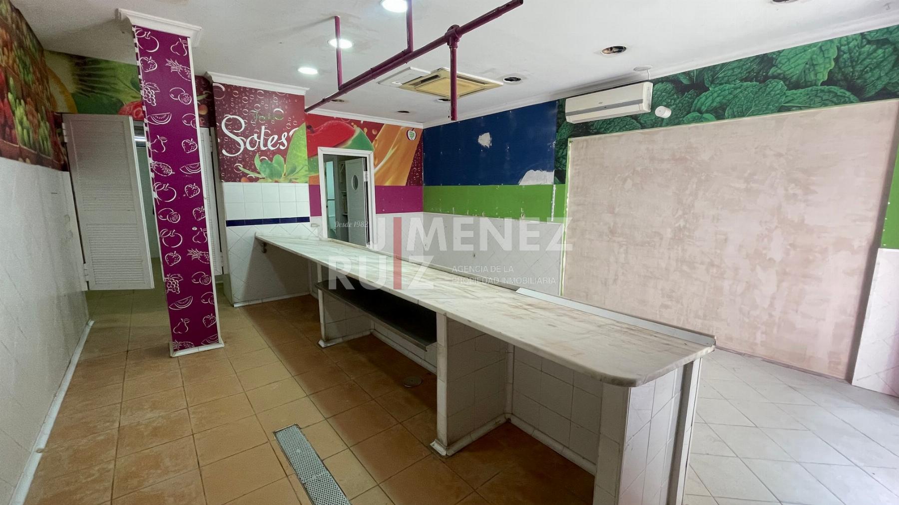 For rent of commercial in El Puerto de Santa María