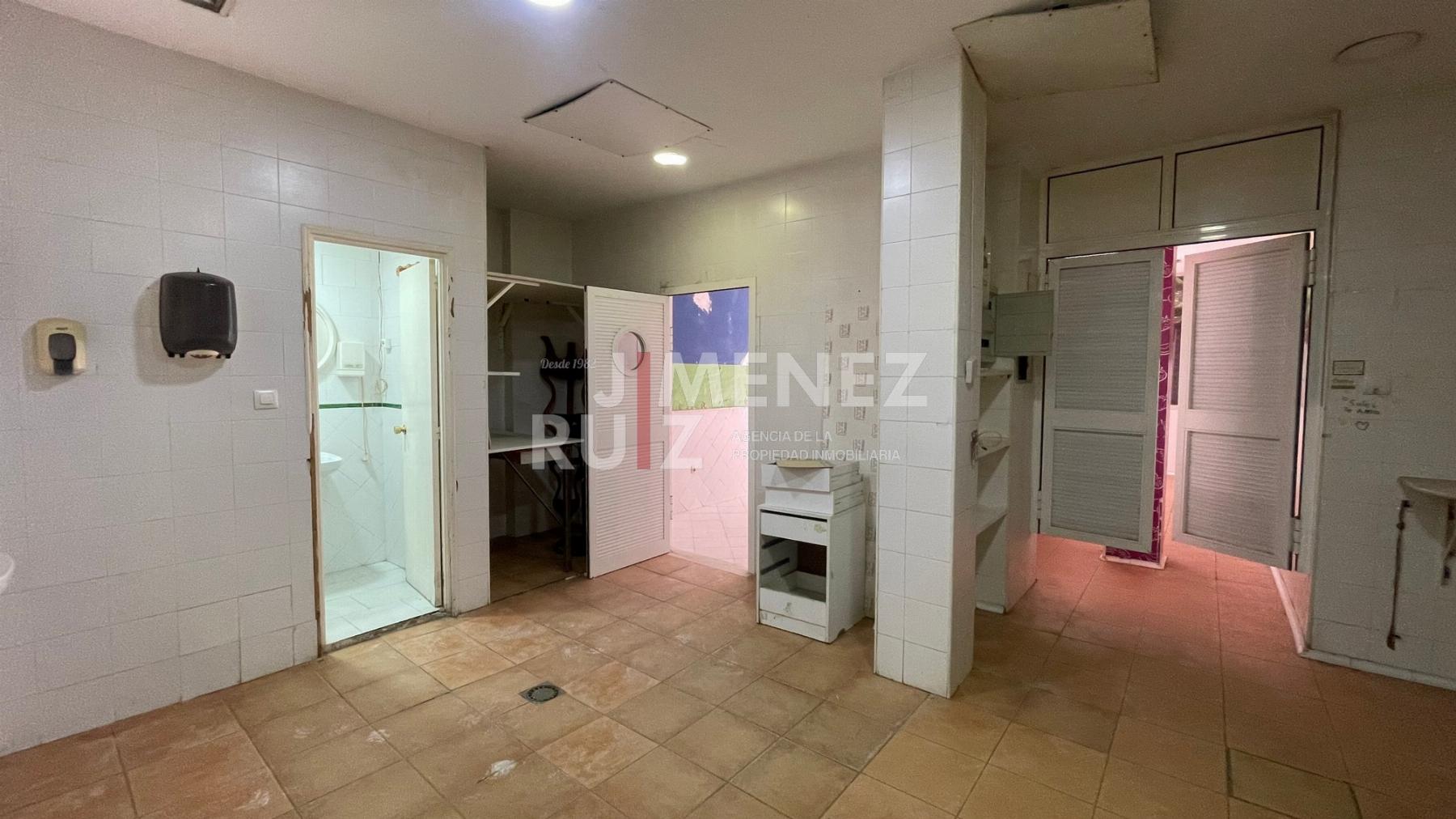 For rent of commercial in El Puerto de Santa María