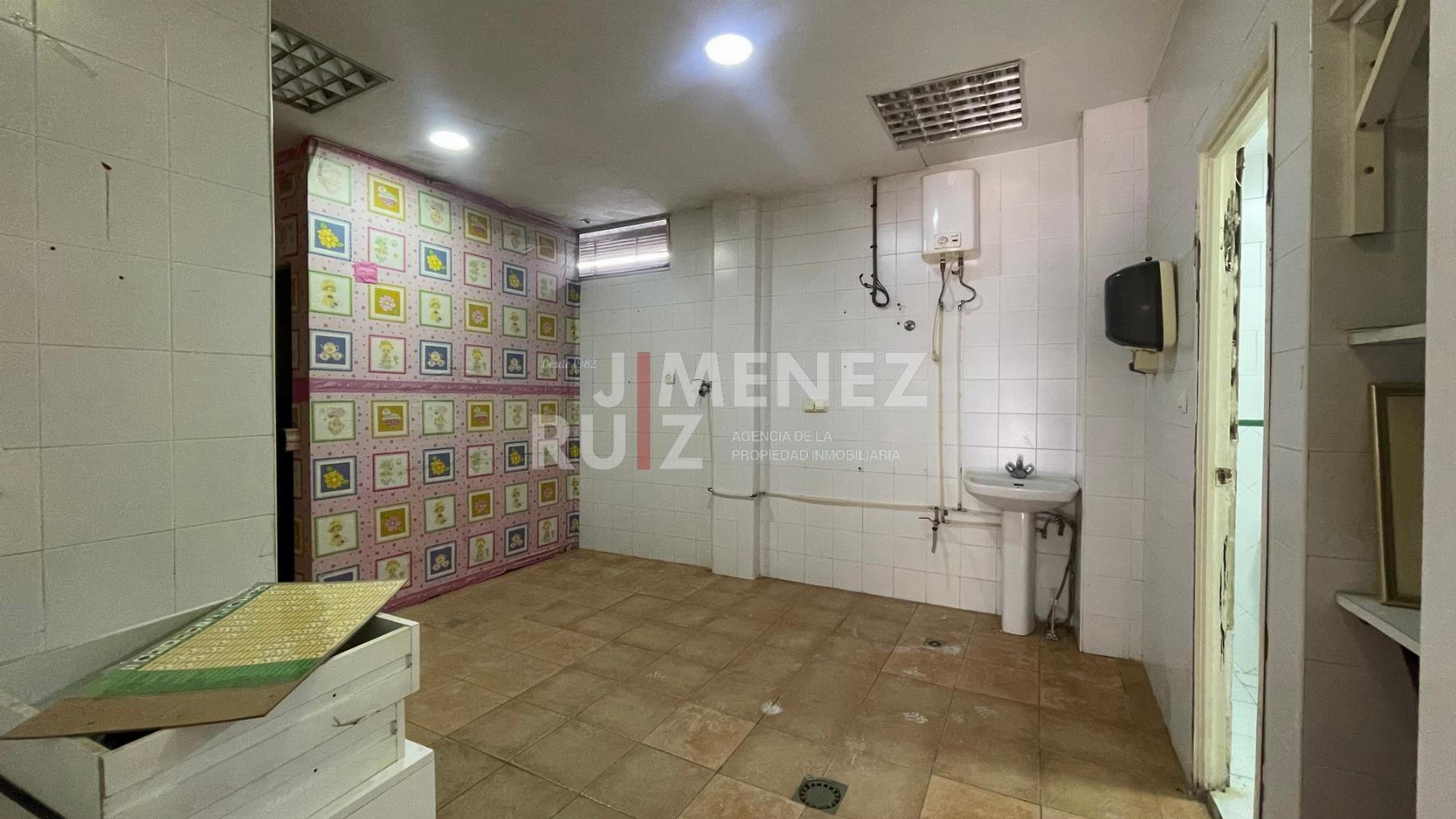 For rent of commercial in El Puerto de Santa María