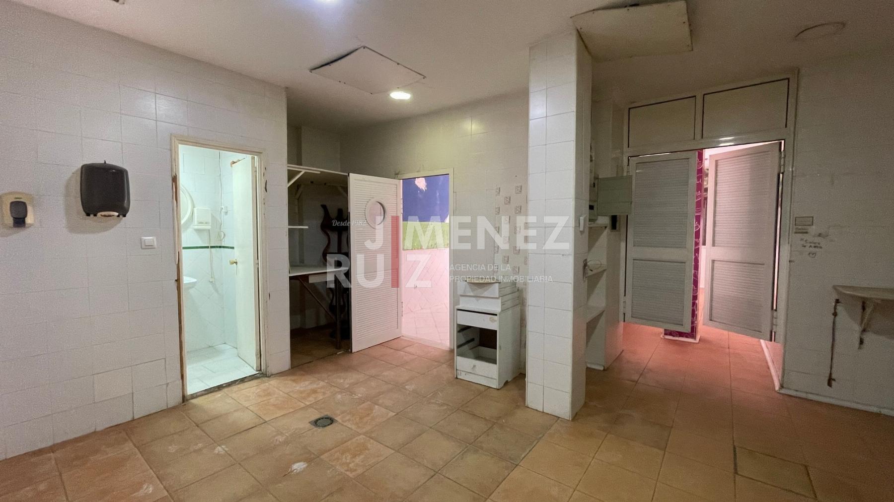 For rent of commercial in El Puerto de Santa María