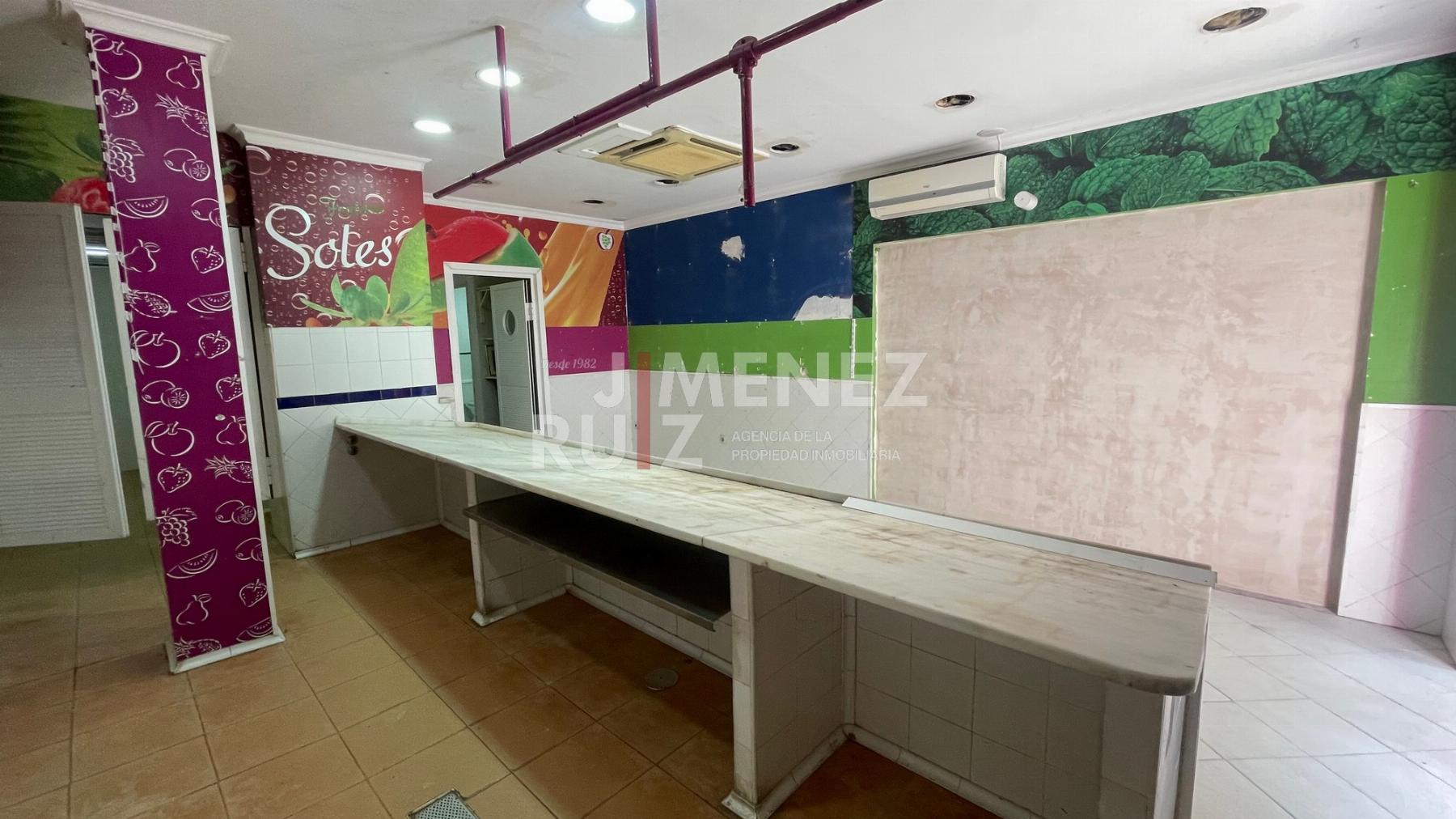 For rent of commercial in El Puerto de Santa María