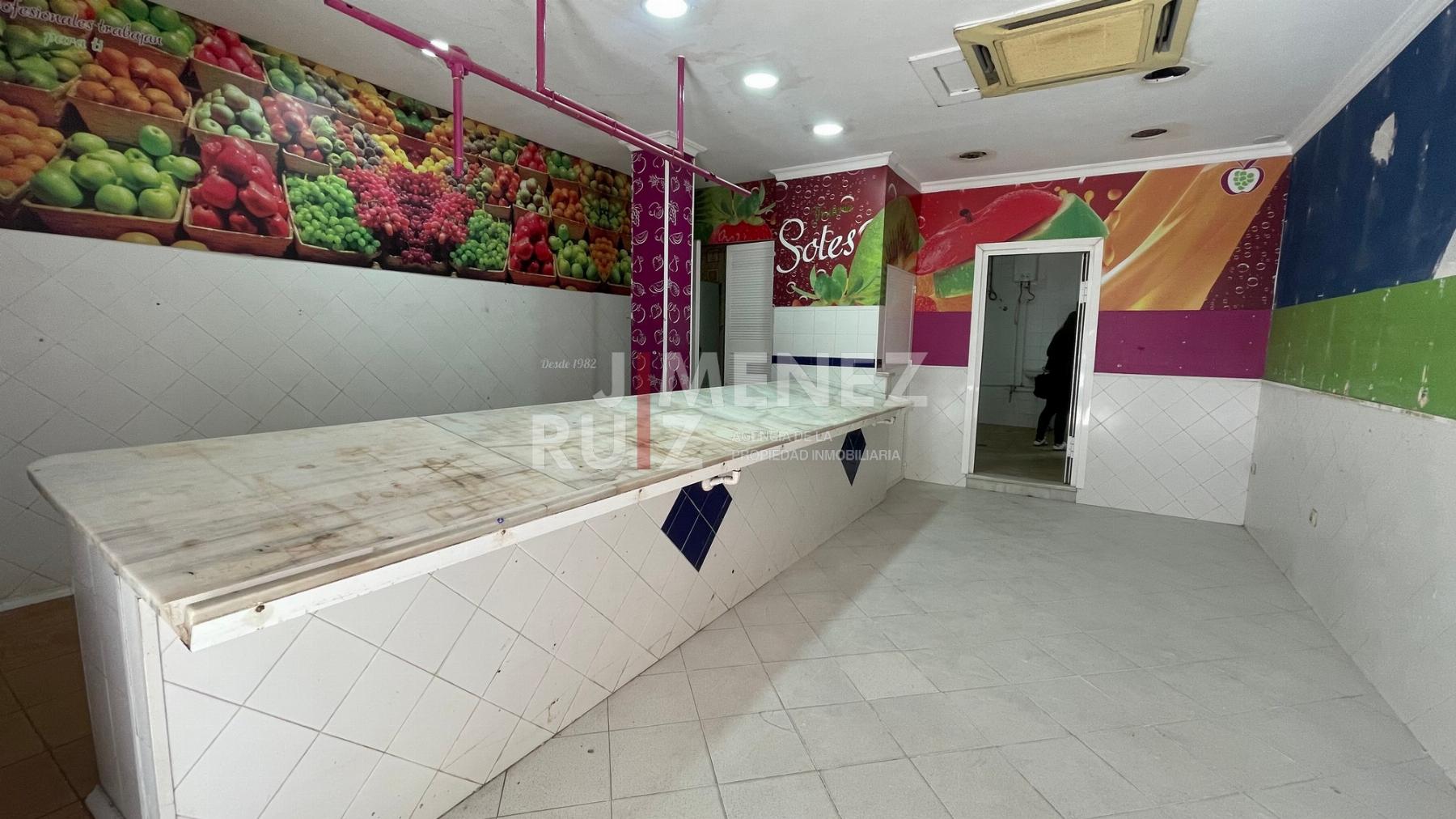 For rent of commercial in El Puerto de Santa María
