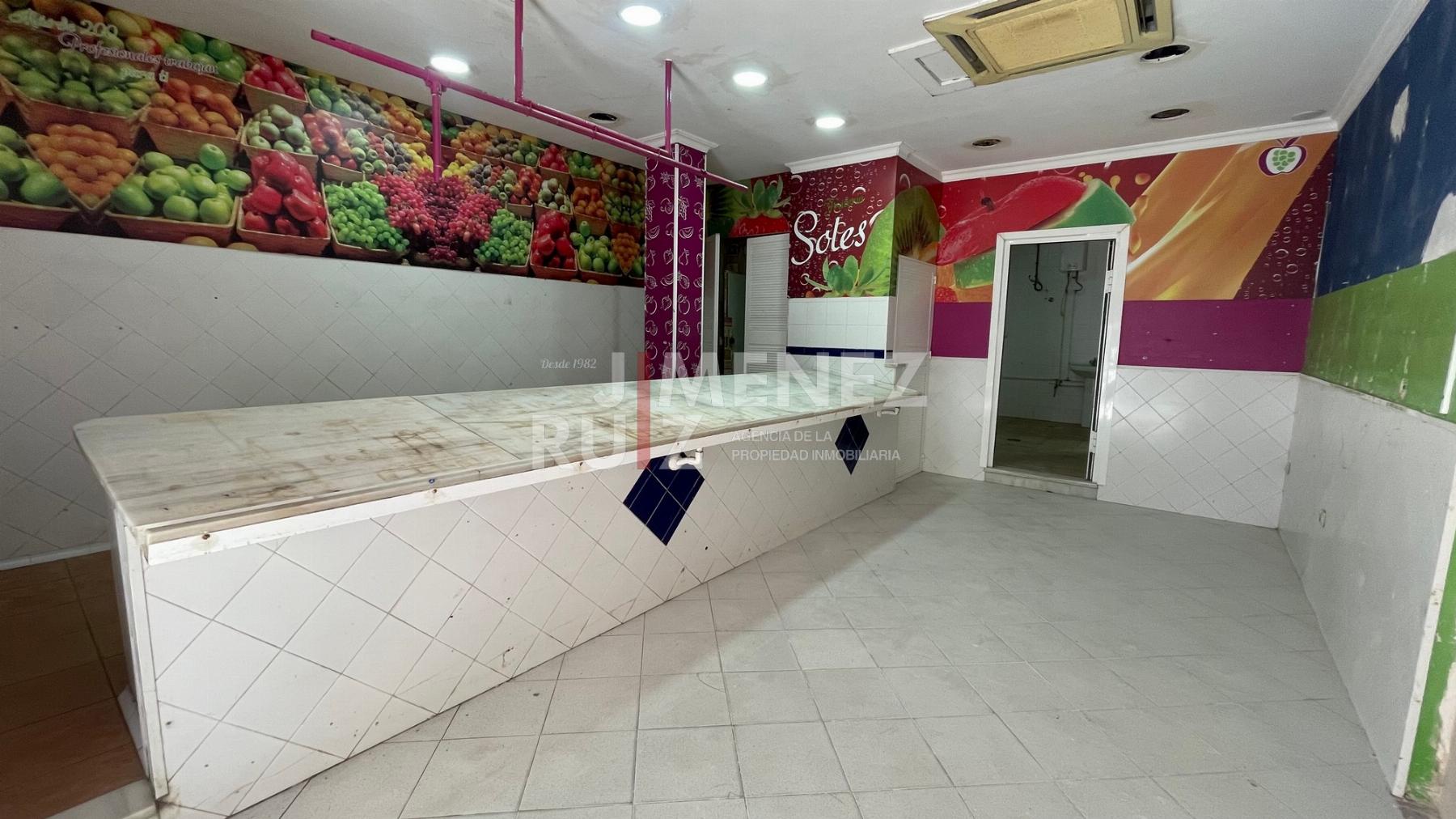 For rent of commercial in El Puerto de Santa María