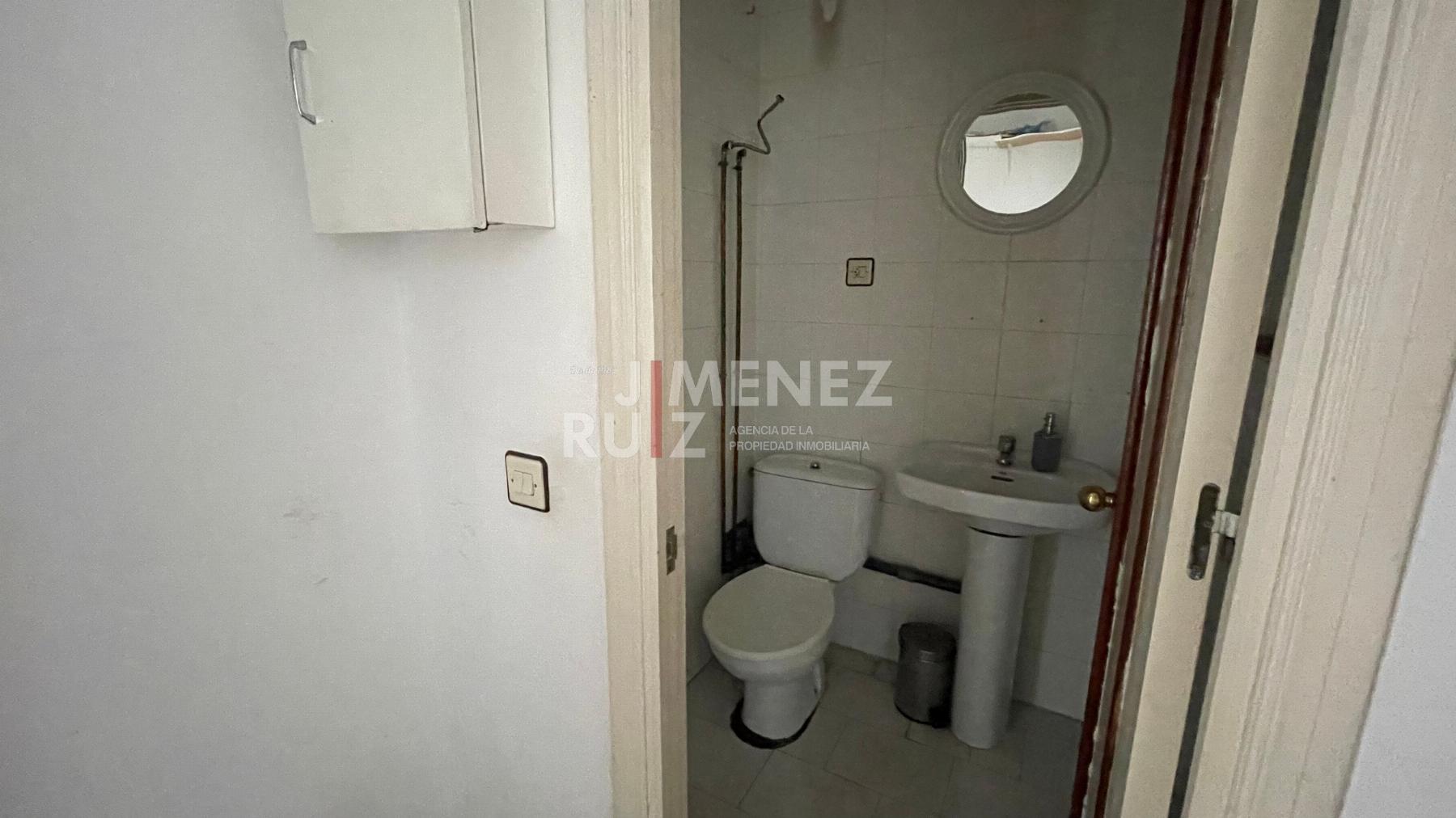 For rent of commercial in El Puerto de Santa María