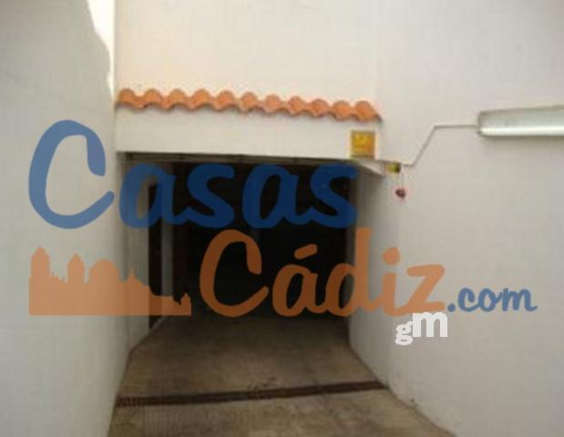 For sale of garage in Rota