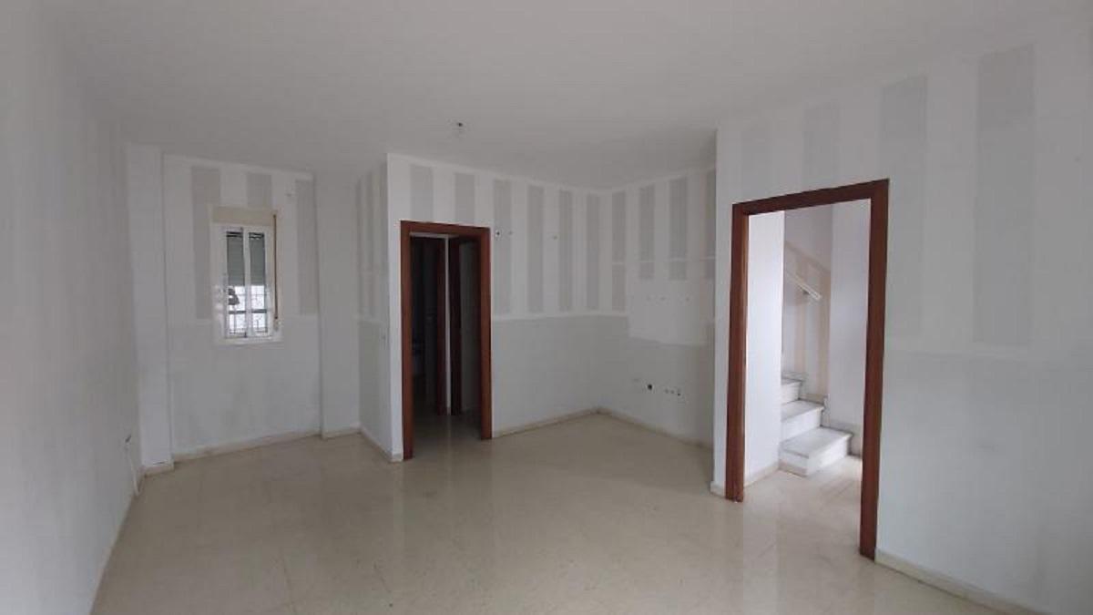 For sale of house in San Fernando