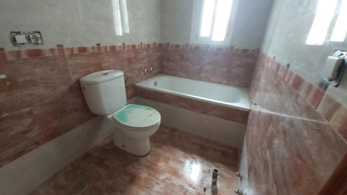 For sale of house in San Fernando