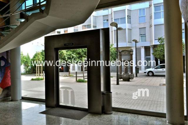 For rent of building in Valencia