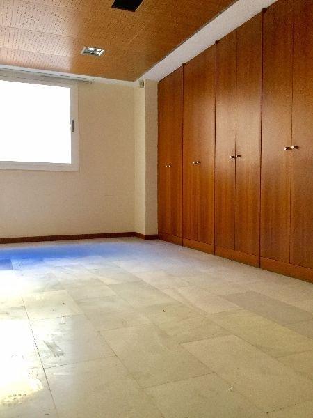 Til salg fra kontor i Valencia