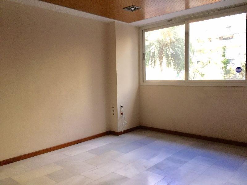 Til salg fra kontor i Valencia