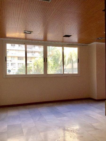 Til salg fra kontor i Valencia