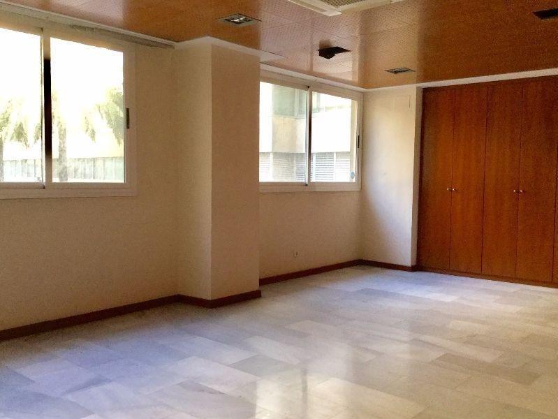 Til salg fra kontor i Valencia