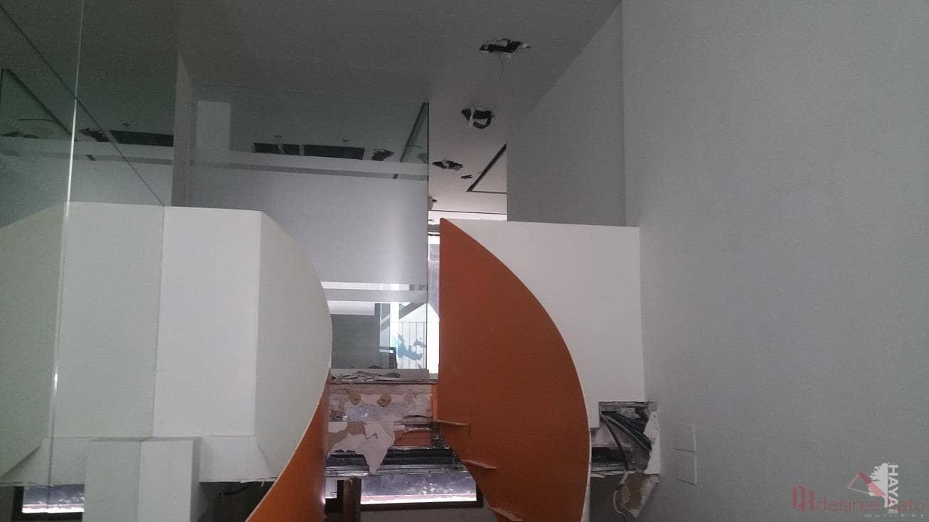 For sale of commercial in Valencia