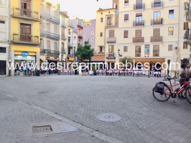 Myynti
 from
 maasto
 sisään

 Valencia