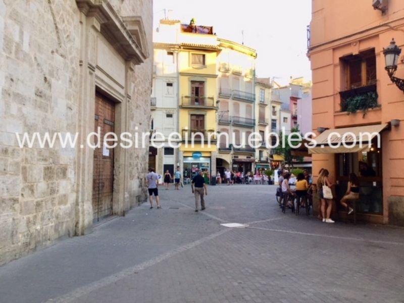 Myynti
 from
 maasto
 sisään

 Valencia