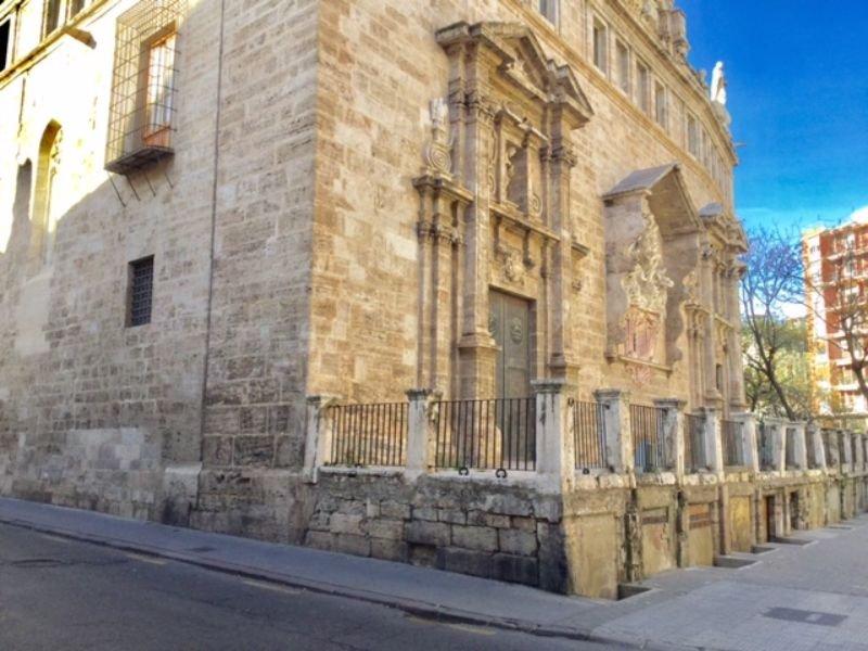 For sale of building in Valencia