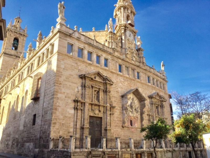 For sale of building in Valencia