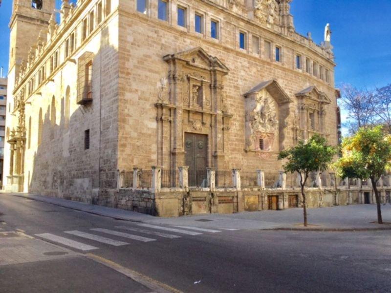 For sale of building in Valencia