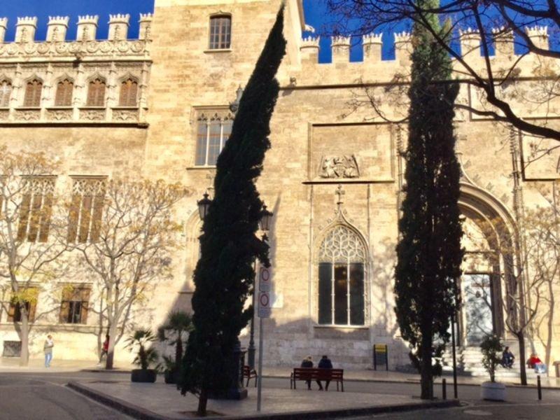 For sale of building in Valencia