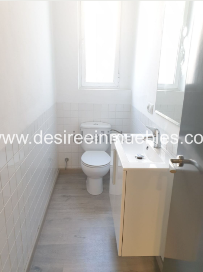 For rent of office in Valencia