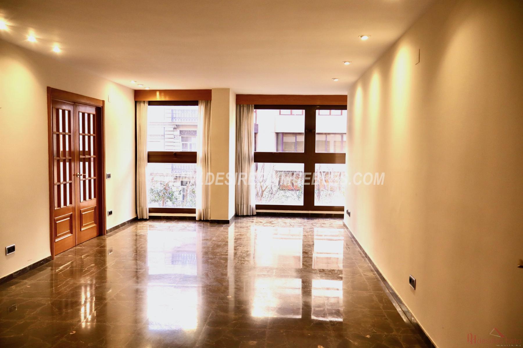 For sale of flat in Valencia