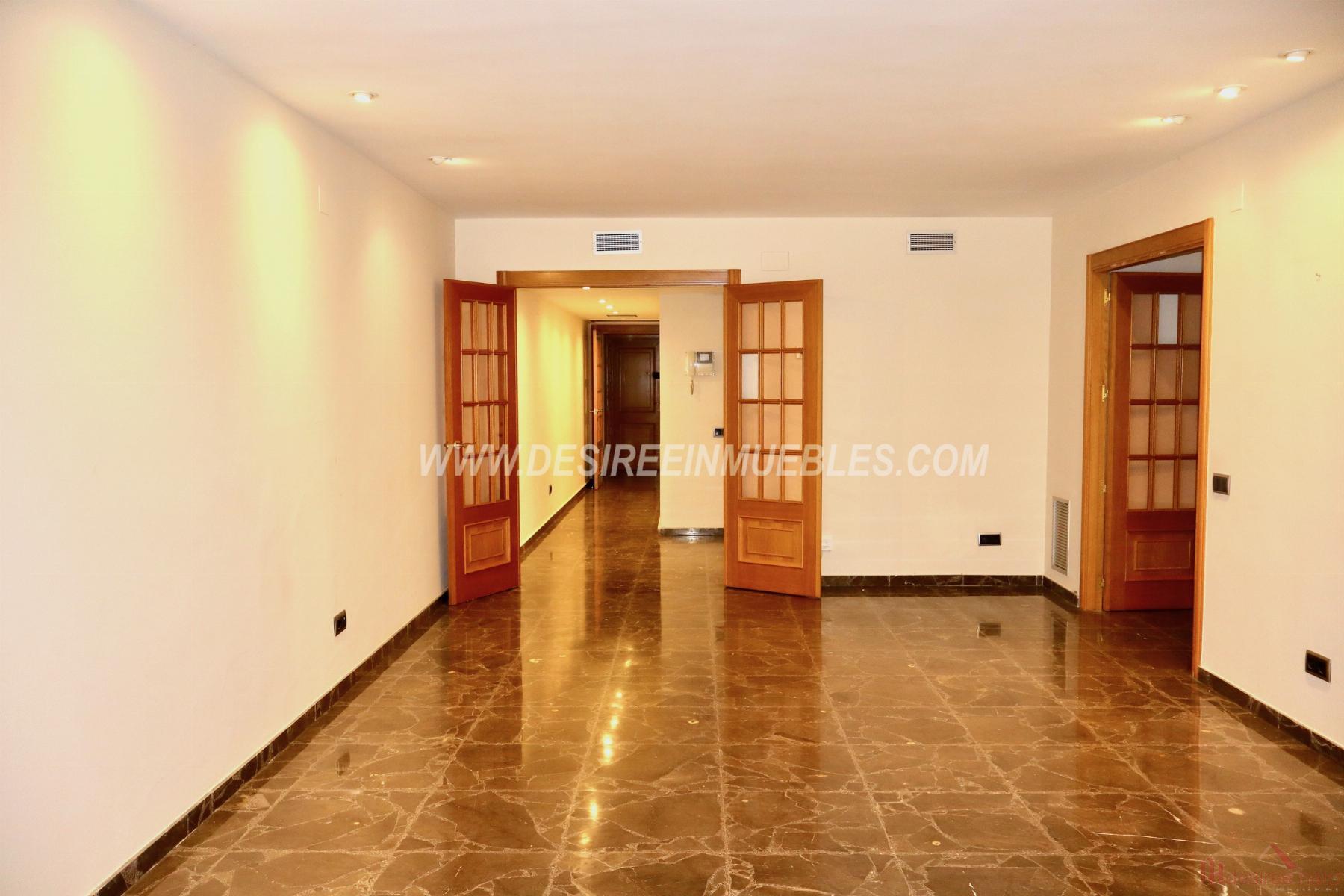 For sale of flat in Valencia