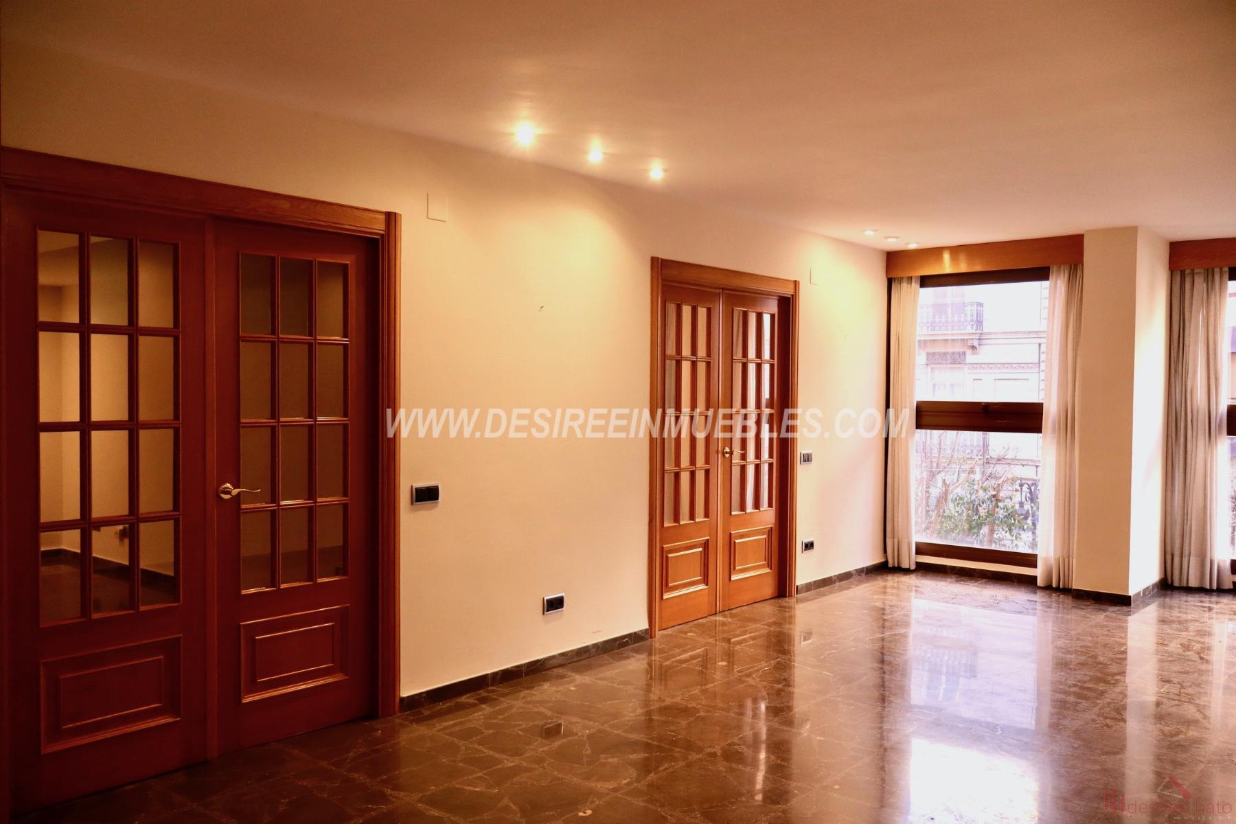 For sale of flat in Valencia