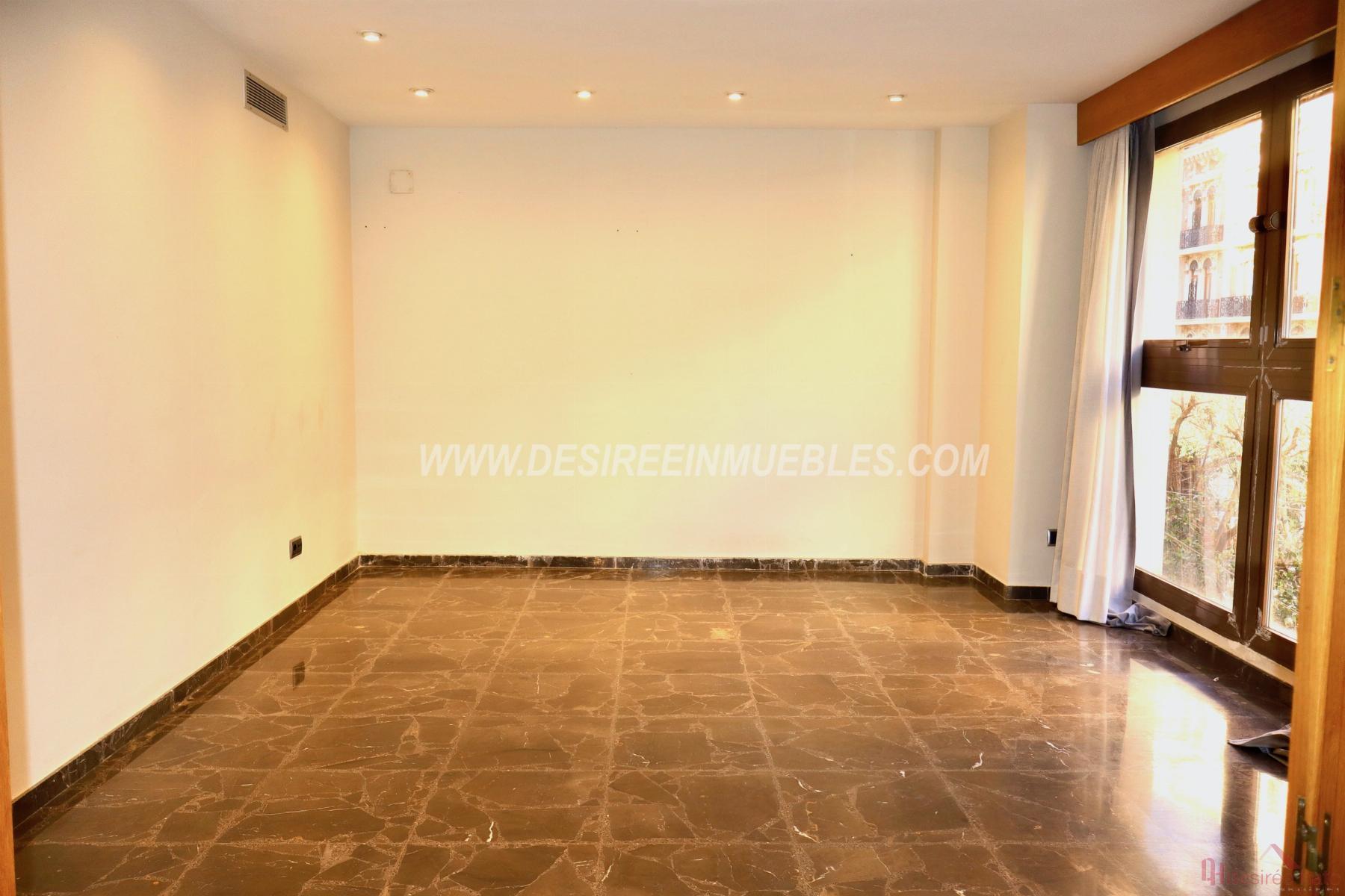 For sale of flat in Valencia