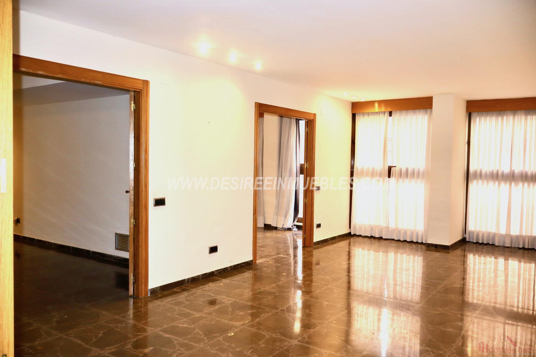 For sale of flat in Valencia