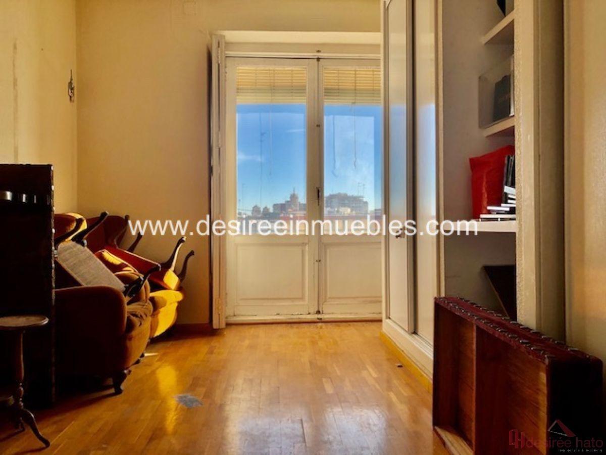 For sale of flat in Valencia