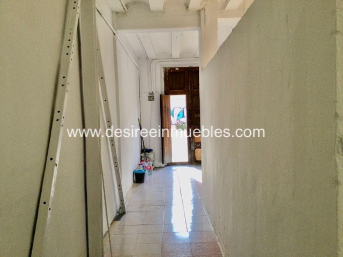 For sale of commercial in Valencia
