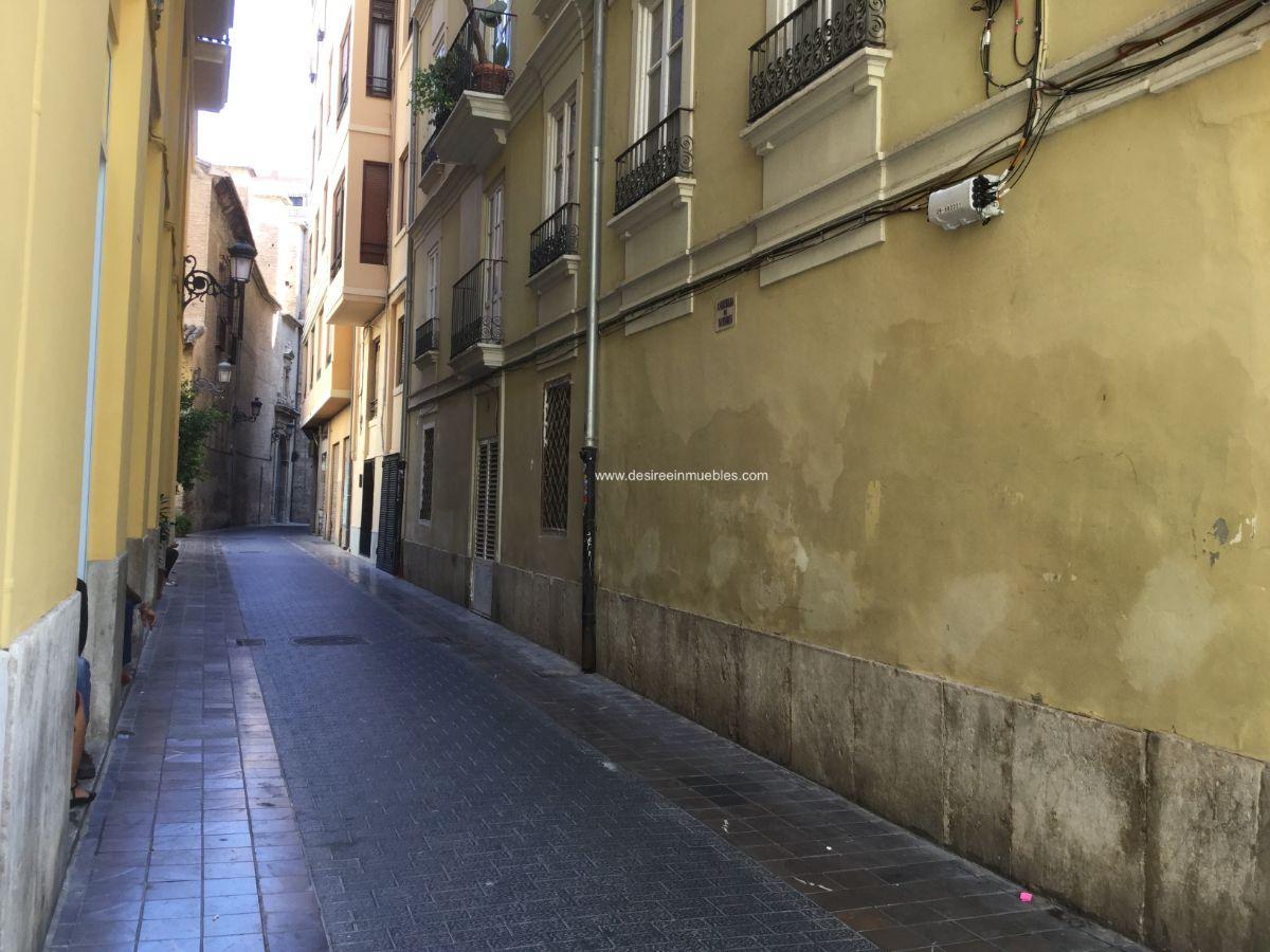 For sale of commercial in Valencia