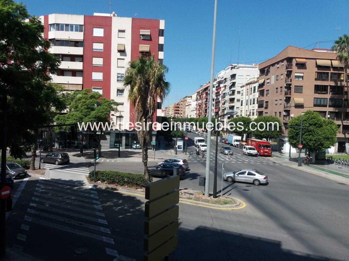 For sale of office in Valencia