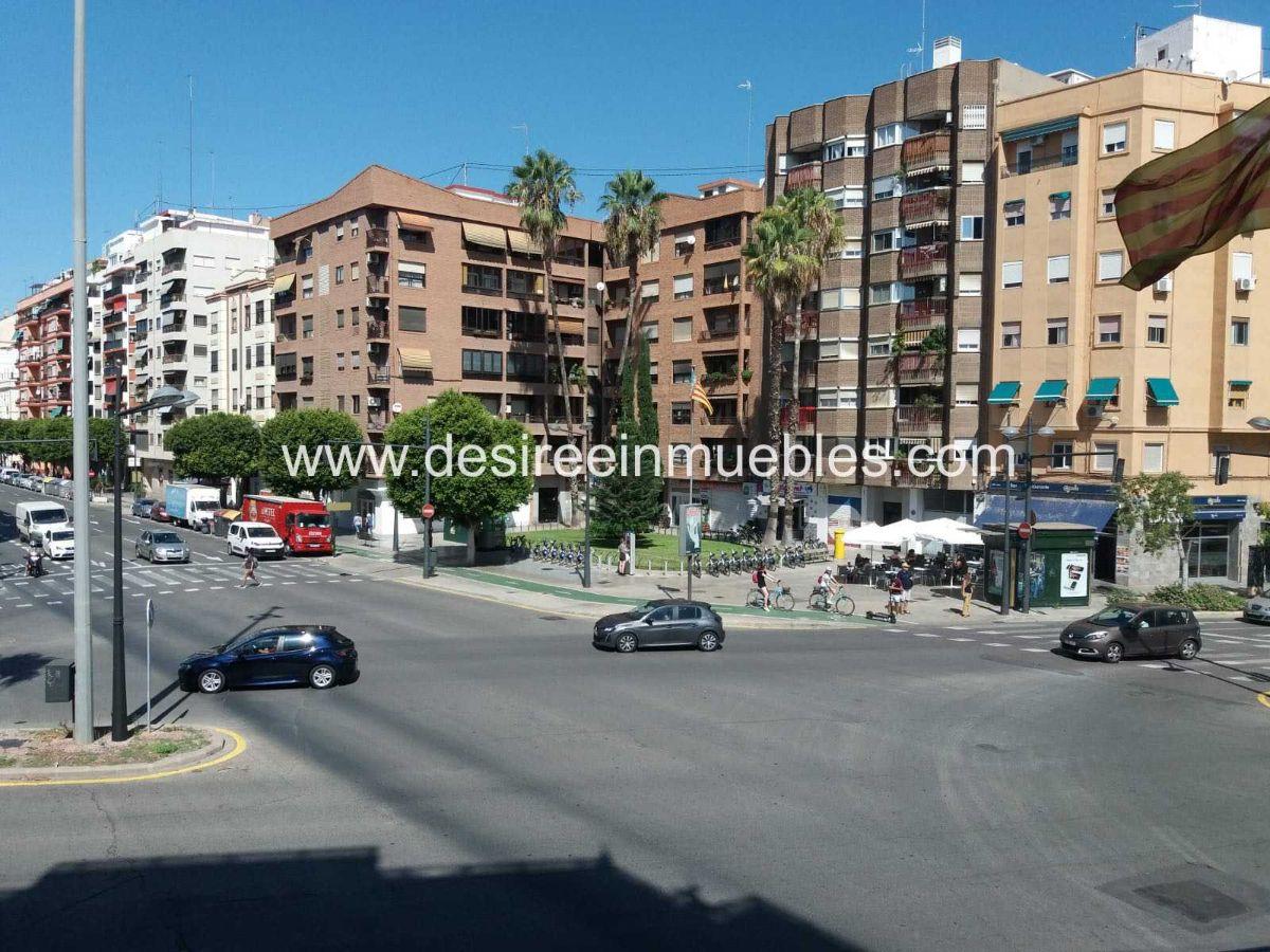 For sale of office in Valencia